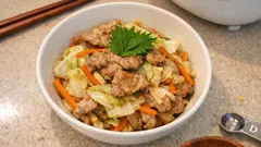 白菜が甘くなる、豚こまとさっと作る野菜炒め—芯→葉の順でベチャつかない