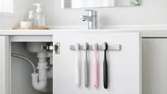 歯ブラシのコップ立てをやめたらぬめりが激減、扉裏マグネット収納のすすめ
