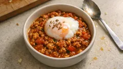 「赤缶カレー粉」で切り物なし:鶏ひき肉のスパイスカレー、炒めて煮るだけ