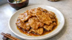 漬け込みなしでしっとり。片栗粉を薄くまとって作る、冷めてもやわらかい豚の生姜焼き