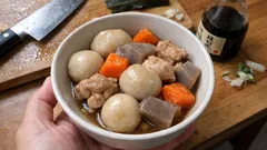 鶏ももは後入れでやわらかく—昆布だしで作る里芋の煮物、作り置きにも