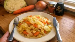 ほりにしで味が決まる—肉なしでも満足の香ばし野菜炒め(醤油ひとたらし)