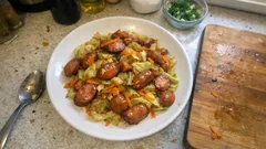 だし粉で味が決まる、ウインナーゴロゴロ野菜炒め（塩控えめでも満足）