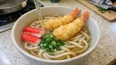 昆布だしで上品に仕上げる海老天うどん—衣は軽く、海老はまっすぐ揚げるコツ