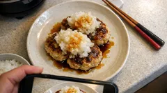 豆腐たっぷりでふわふわ：卵なしでもまとまる豆腐ハンバーグ（おろしぽん酢）