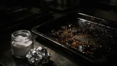 重曹とアルミホイルで天板の焦げを落とす簡単掃除術