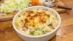 白菜の甘みがとろけるパスタグラタン—レンジでバター×薄力粉、失敗しにくいホワイトソース