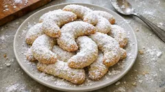 生地を冷やしてきれいに成形:バター香るほろほろ食感のバニラキプフェル