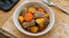 煮崩れしにくい、かぼちゃと人参とこんにゃくの甘辛煮—砂糖→みりんの順がコツ