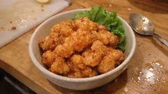 スイートチリ×マヨでやみつき:カリッと唐揚げのエスニックだれ和え