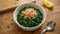 冷凍ほうれん草でレンジ2分：水気を絞ってめんつゆで和えるだけの簡単おひたし