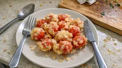 ミニトマトがとろっと甘い—30秒で揚がるサクサク天ぷら（はじけにくいコツも）